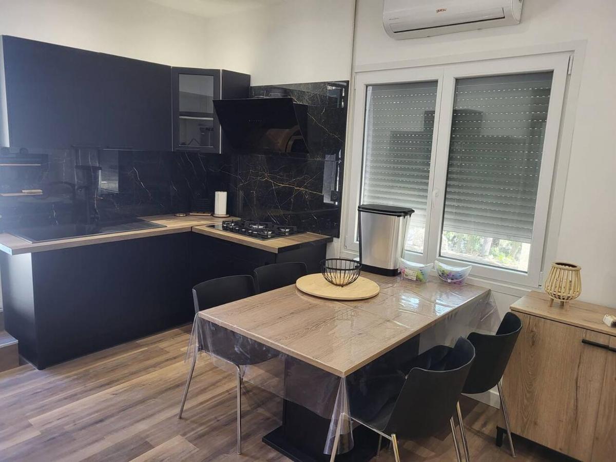 Appartement Jacuzzi 나르본 외부 사진